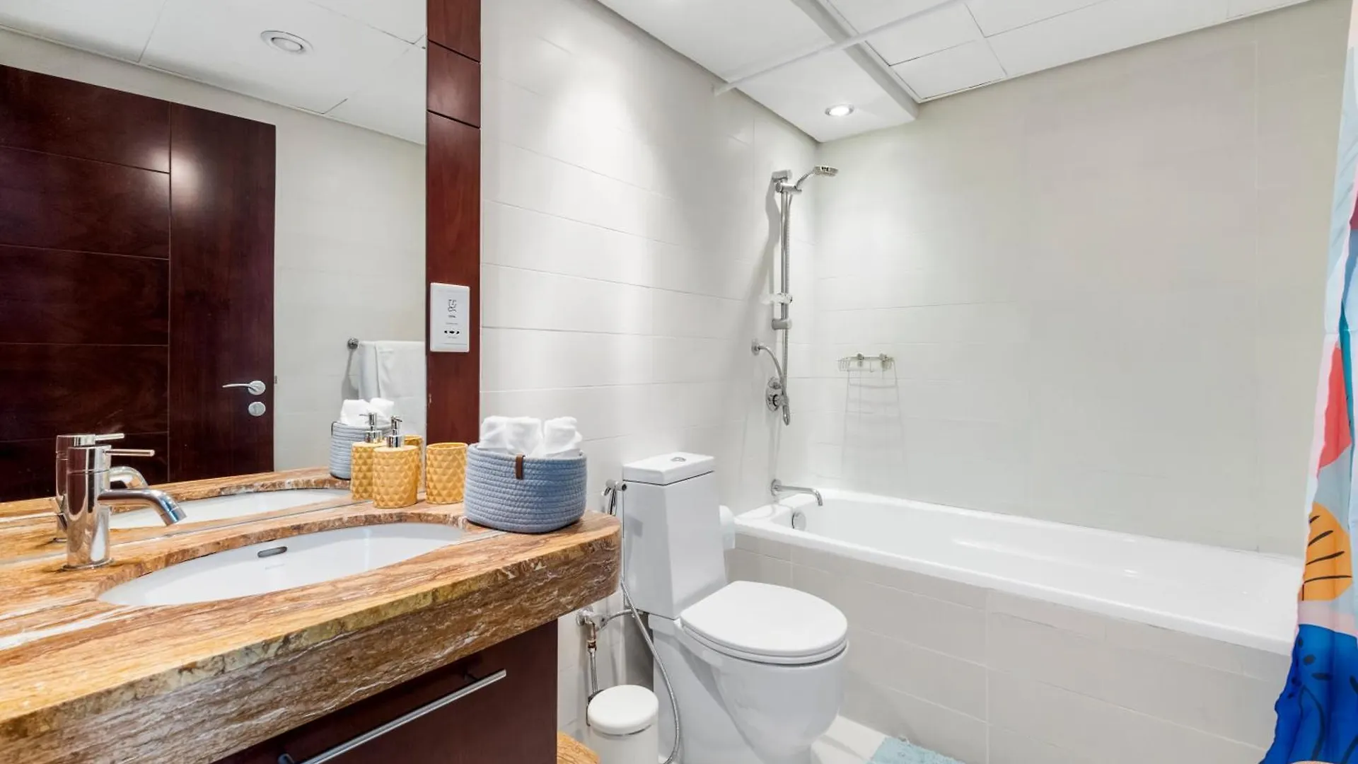 Stylish 1 Bedroom - Burj Khalifa View- 5Mn Walk To Dubai Mall-Apartment In Burj Views Tower Apartment