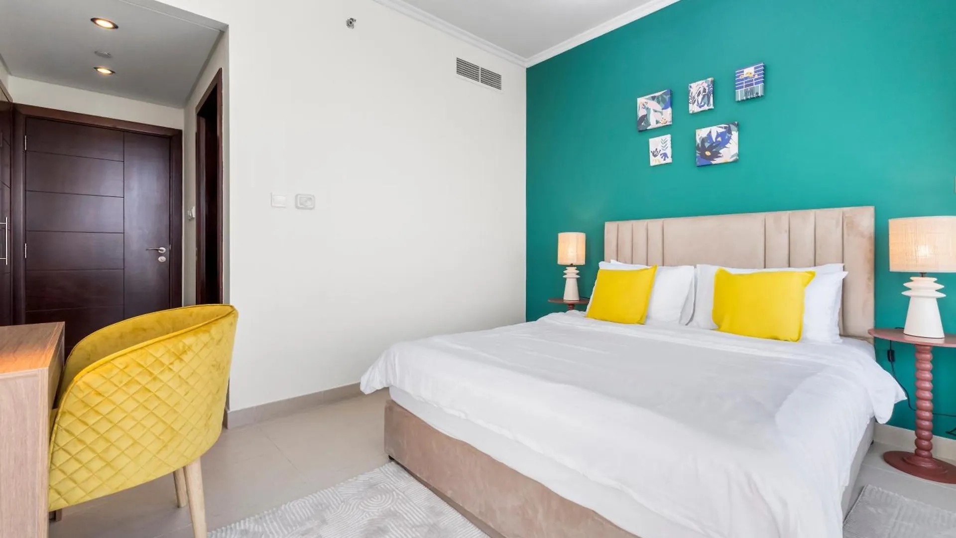 Stylish 1 Bedroom - Burj Khalifa View- 5Mn Walk To Dubai Mall-Apartment In Burj Views Tower Apartment