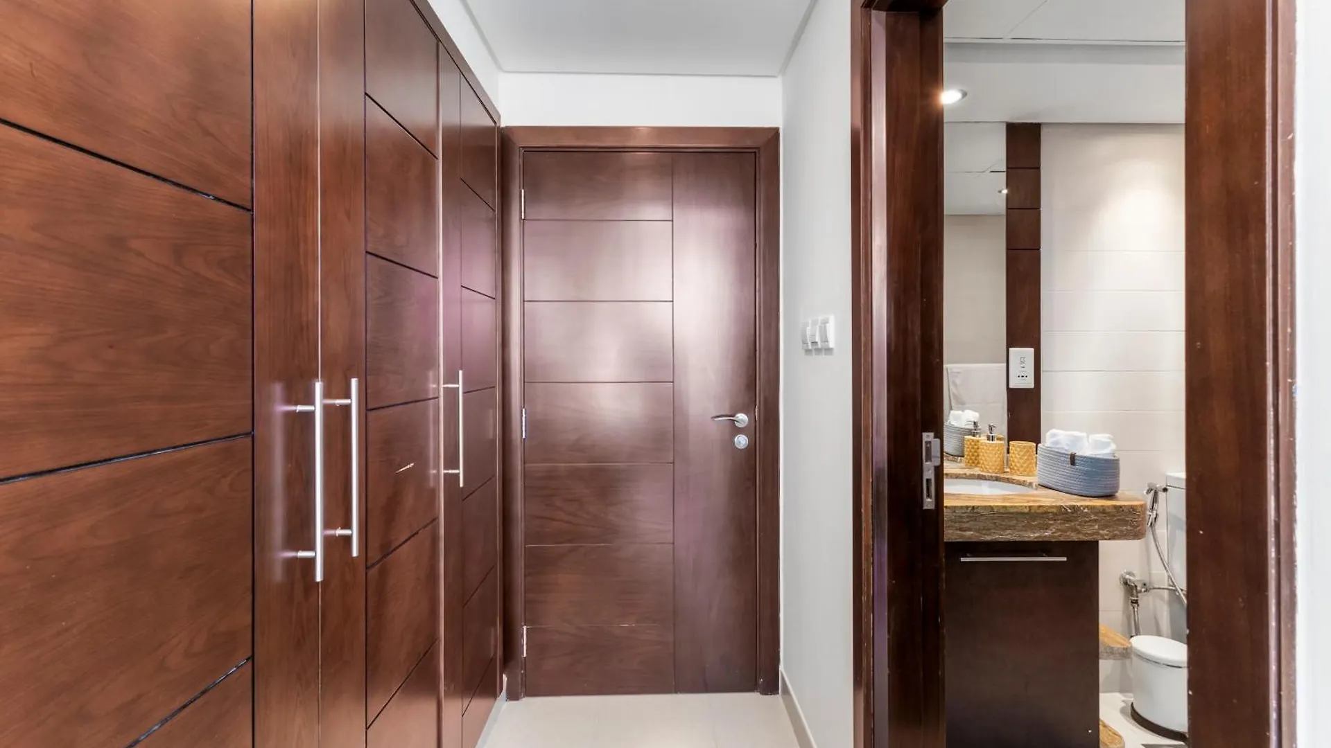 Stylish 1 Bedroom - Burj Khalifa View- 5Mn Walk To Dubai Mall-Apartment In Burj Views Tower United Arab Emirates