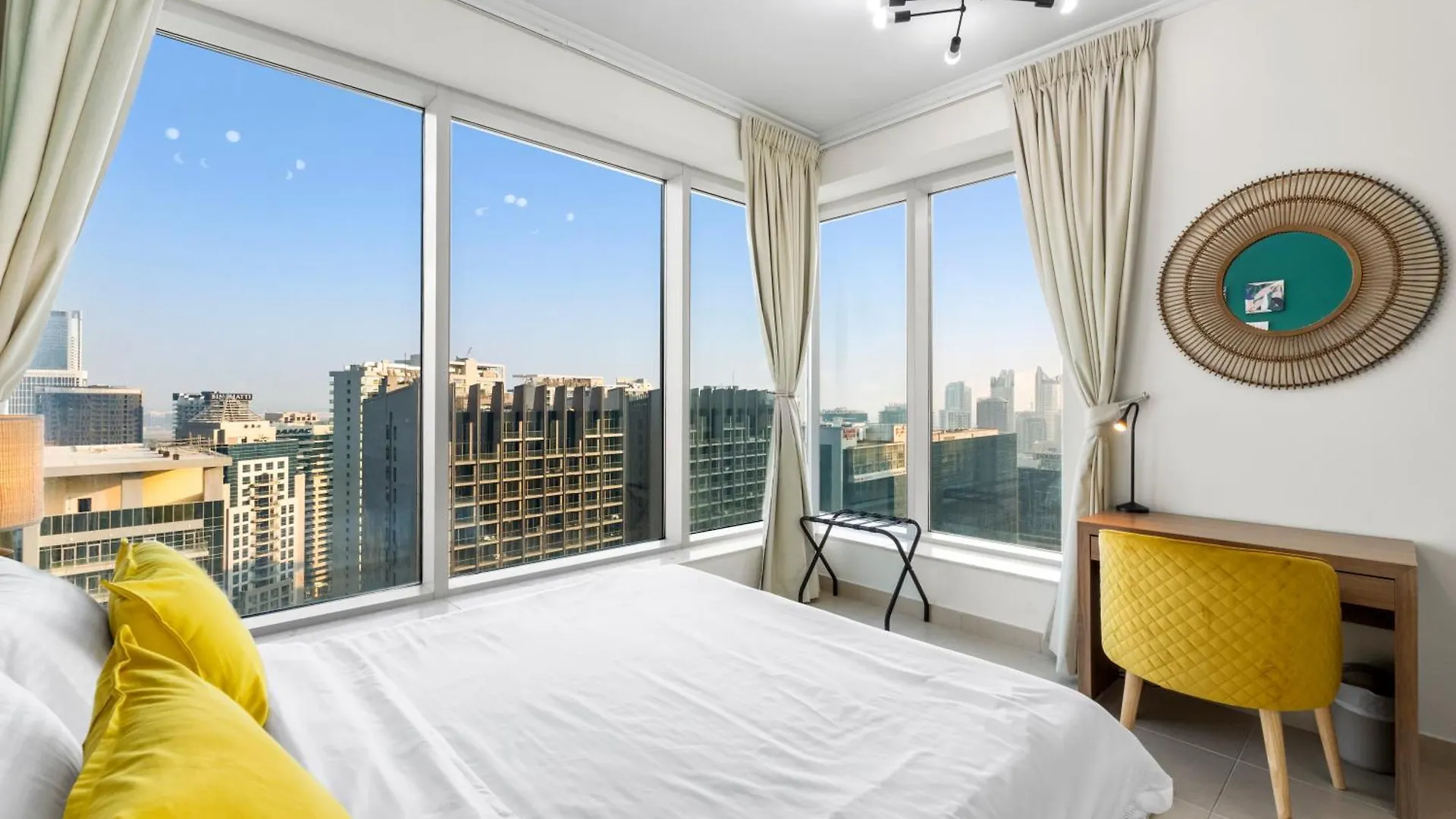 Apartment Stylish 1 Bedroom - Burj Khalifa View- 5Mn Walk To Dubai Mall-Apartment In Burj Views Tower