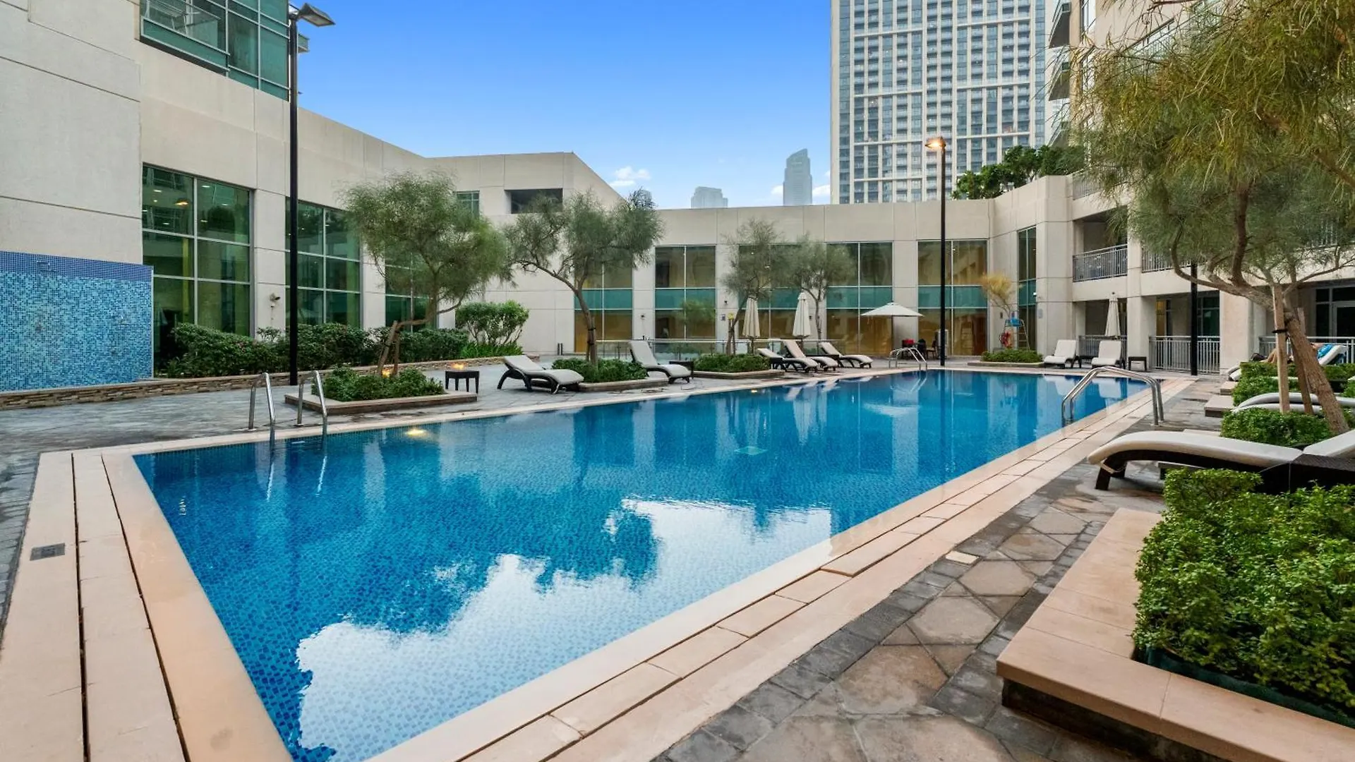 Stylish 1 Bedroom - Burj Khalifa View- 5Mn Walk To Dubai Mall-Apartment In Burj Views Tower