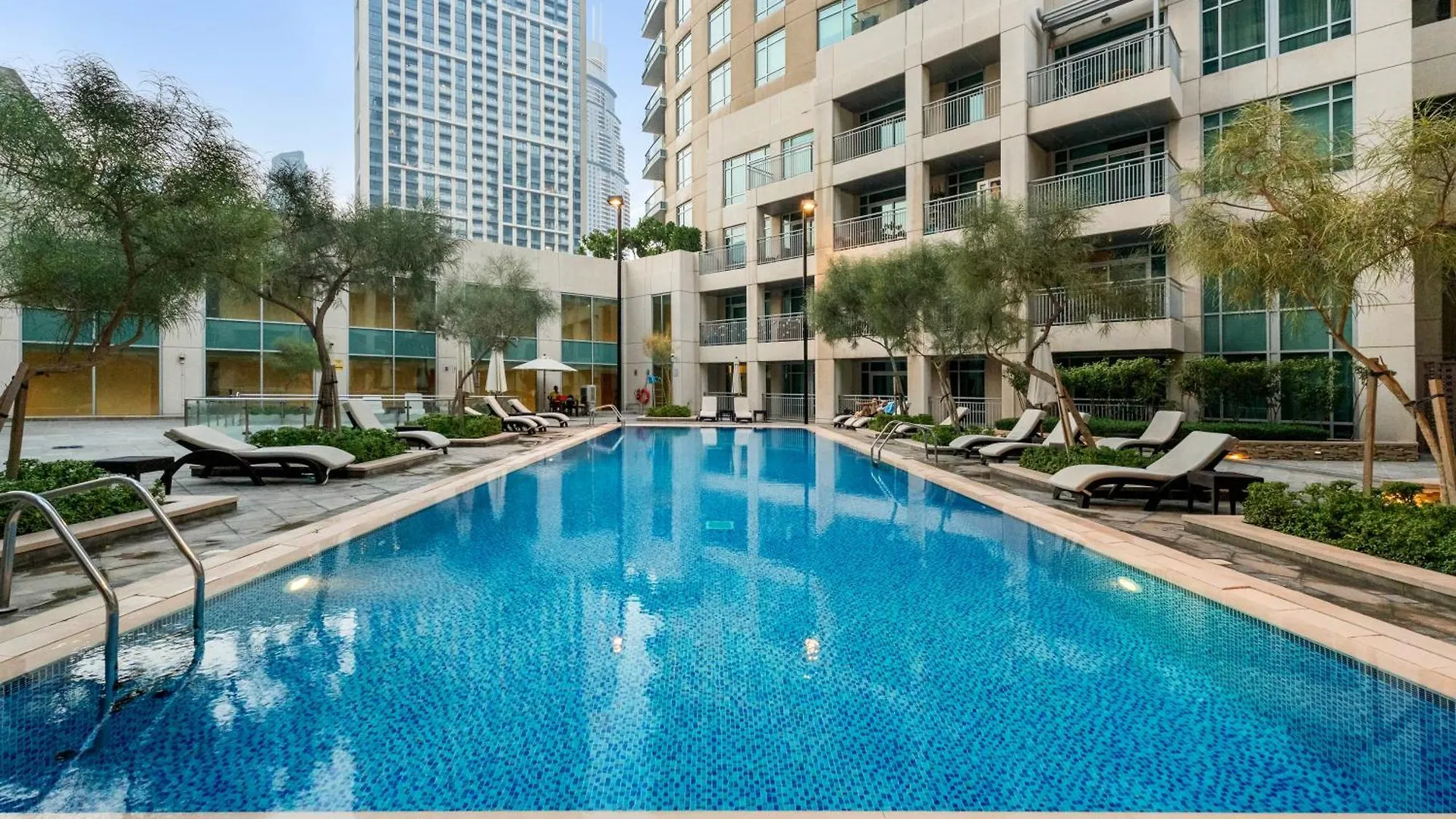 Apartment Stylish 1 Bedroom - Burj Khalifa View- 5Mn Walk To Dubai Mall-Apartment In Burj Views Tower