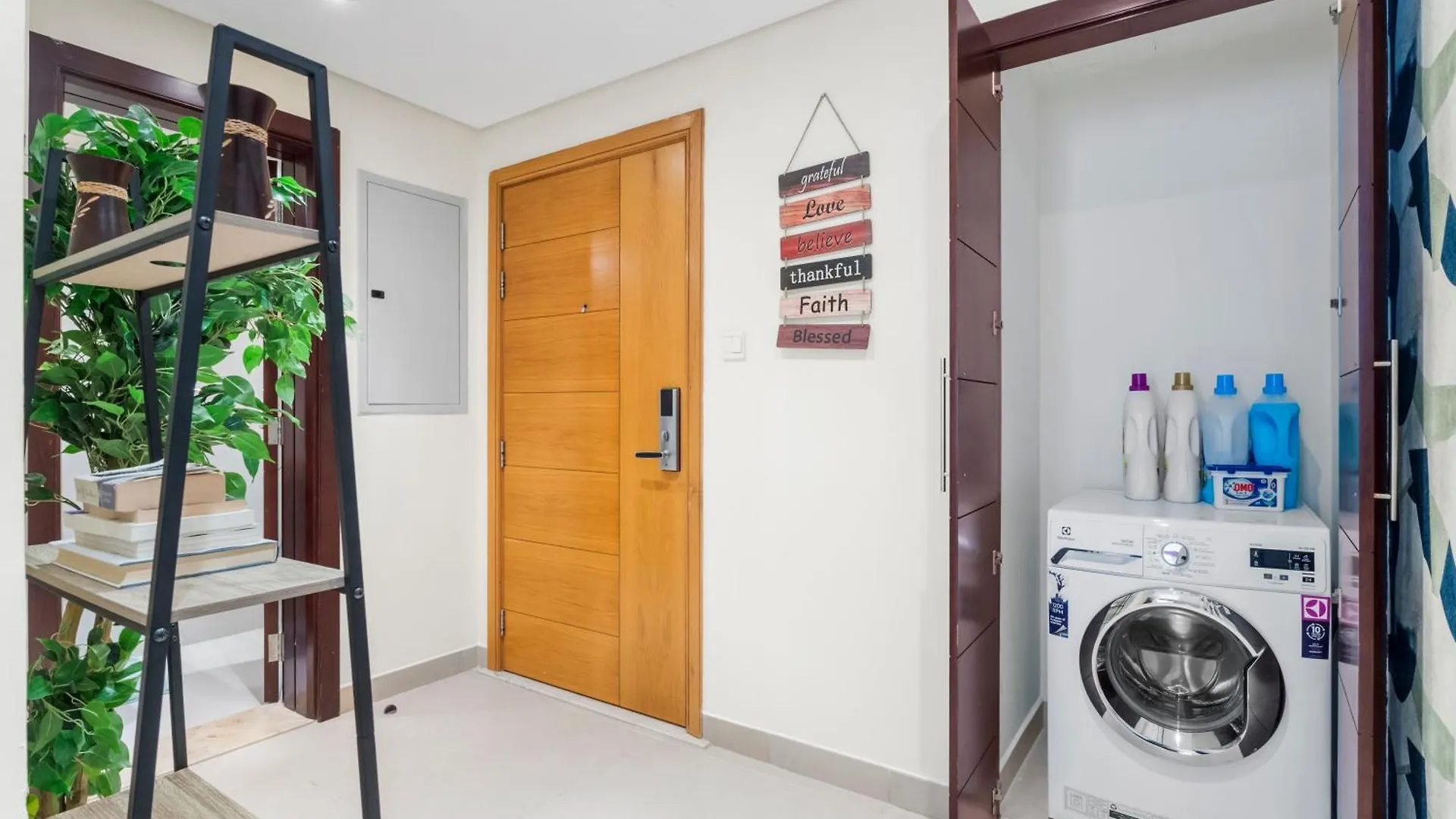 Apartment Stylish 1 Bedroom - Burj Khalifa View- 5Mn Walk To Dubai Mall-Apartment In Burj Views Tower United Arab Emirates