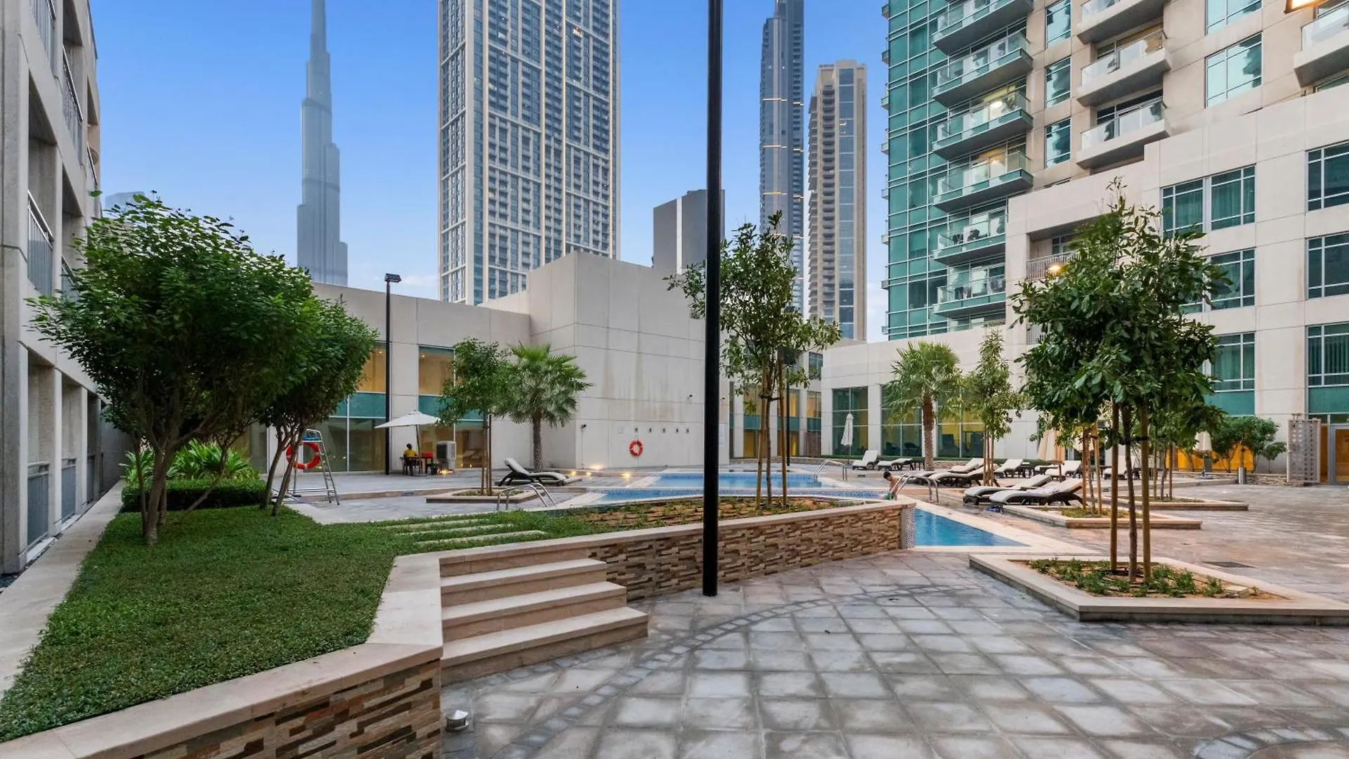 Stylish 1 Bedroom - Burj Khalifa View- 5Mn Walk To Dubai Mall-Apartment In Burj Views Tower Apartment