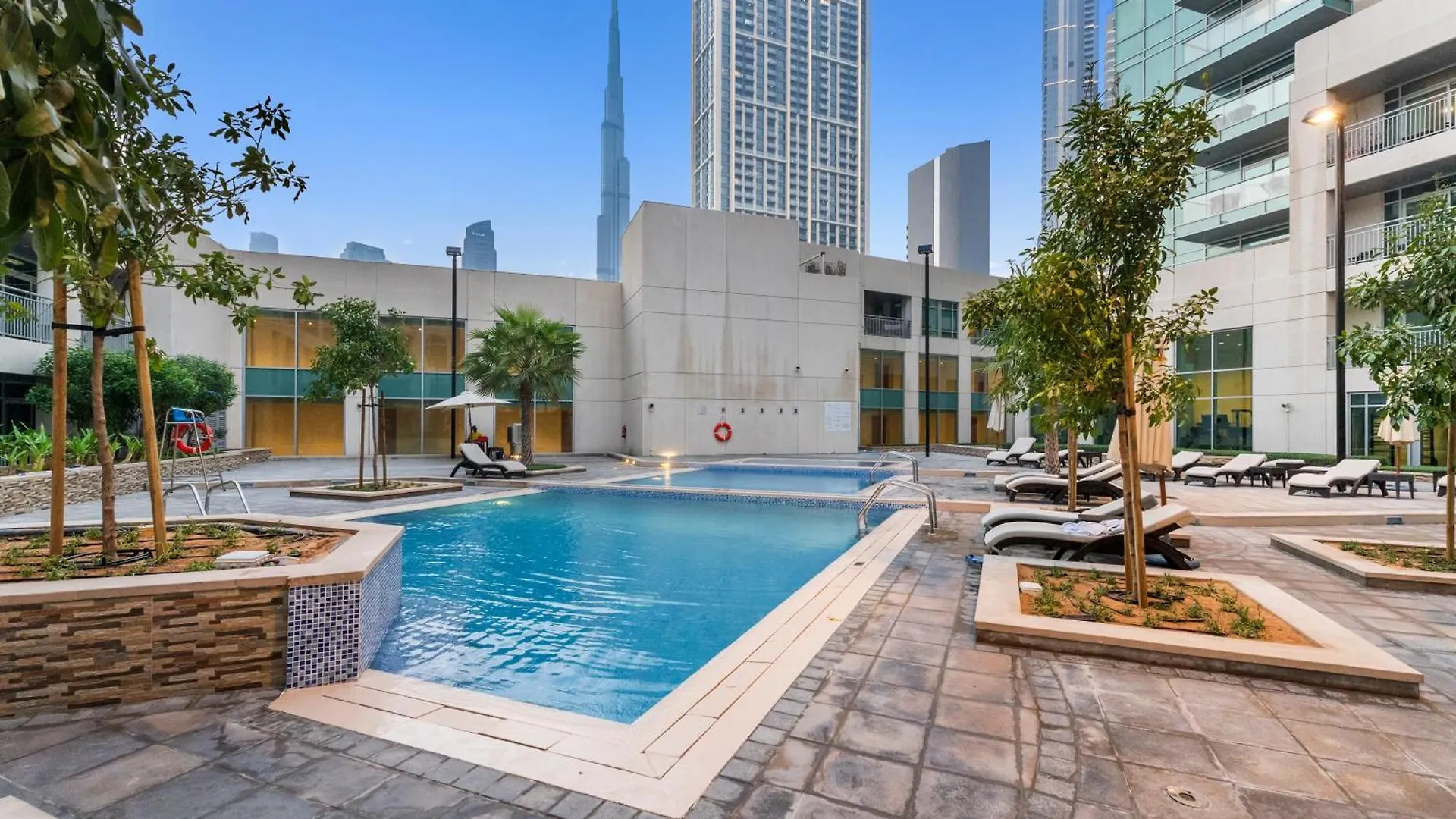 Stylish 1 Bedroom - Burj Khalifa View- 5Mn Walk To Dubai Mall-Apartment In Burj Views Tower Apartment