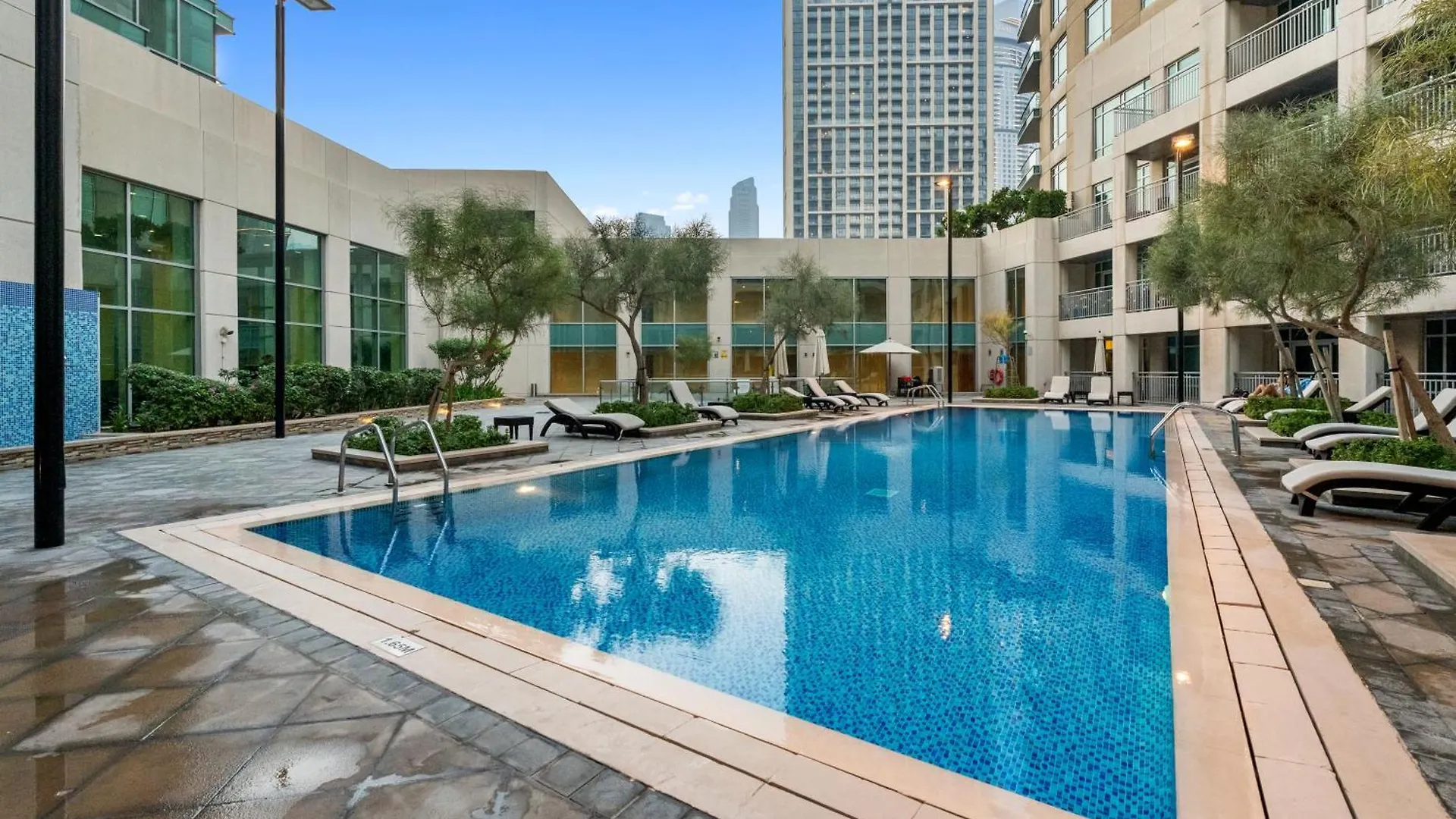 Stylish 1 Bedroom - Burj Khalifa View- 5Mn Walk To Dubai Mall-Apartment In Burj Views Tower