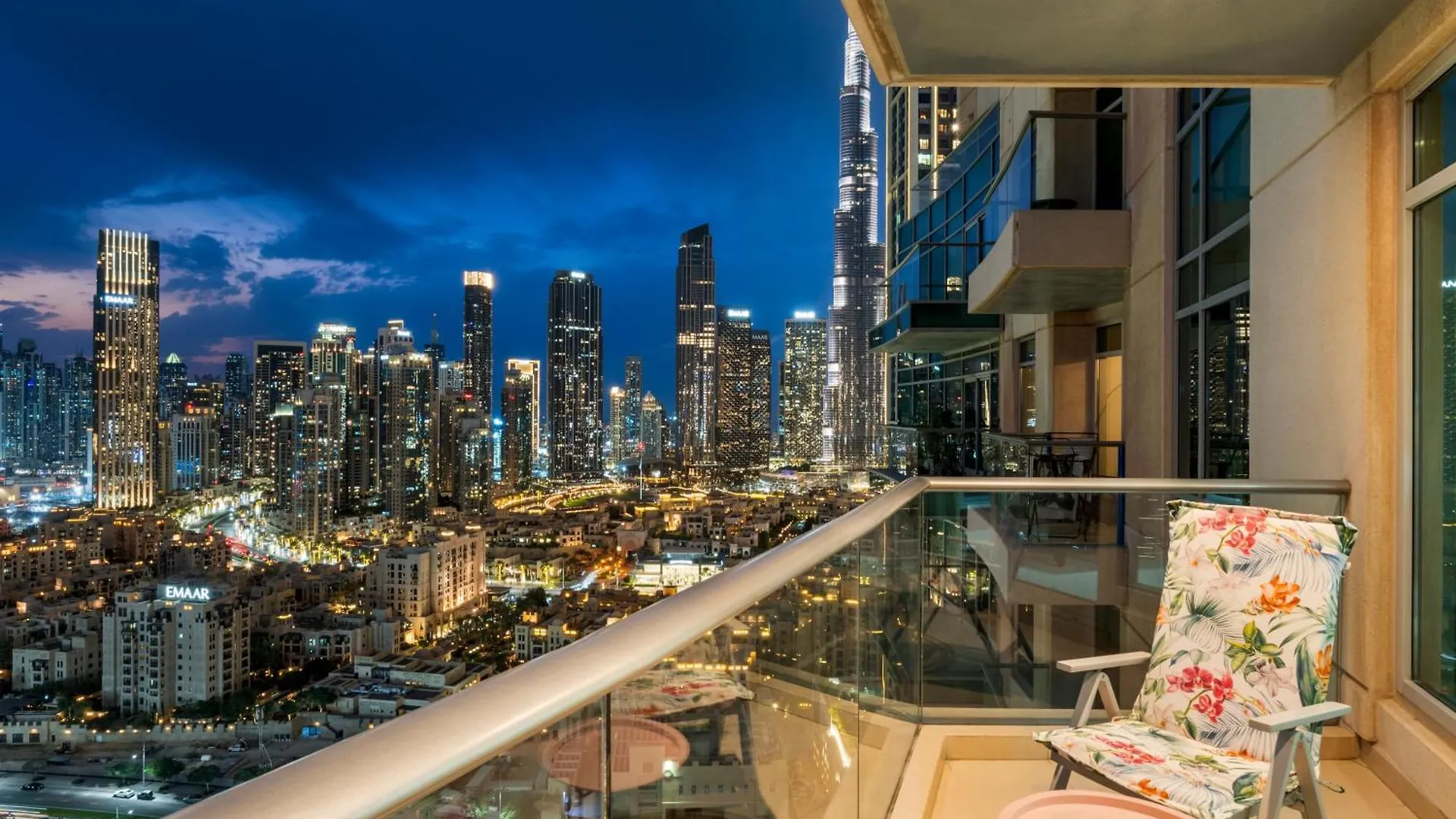 Apartment Stylish 1 Bedroom - Burj Khalifa View- 5Mn Walk To Dubai Mall-Apartment In Burj Views Tower