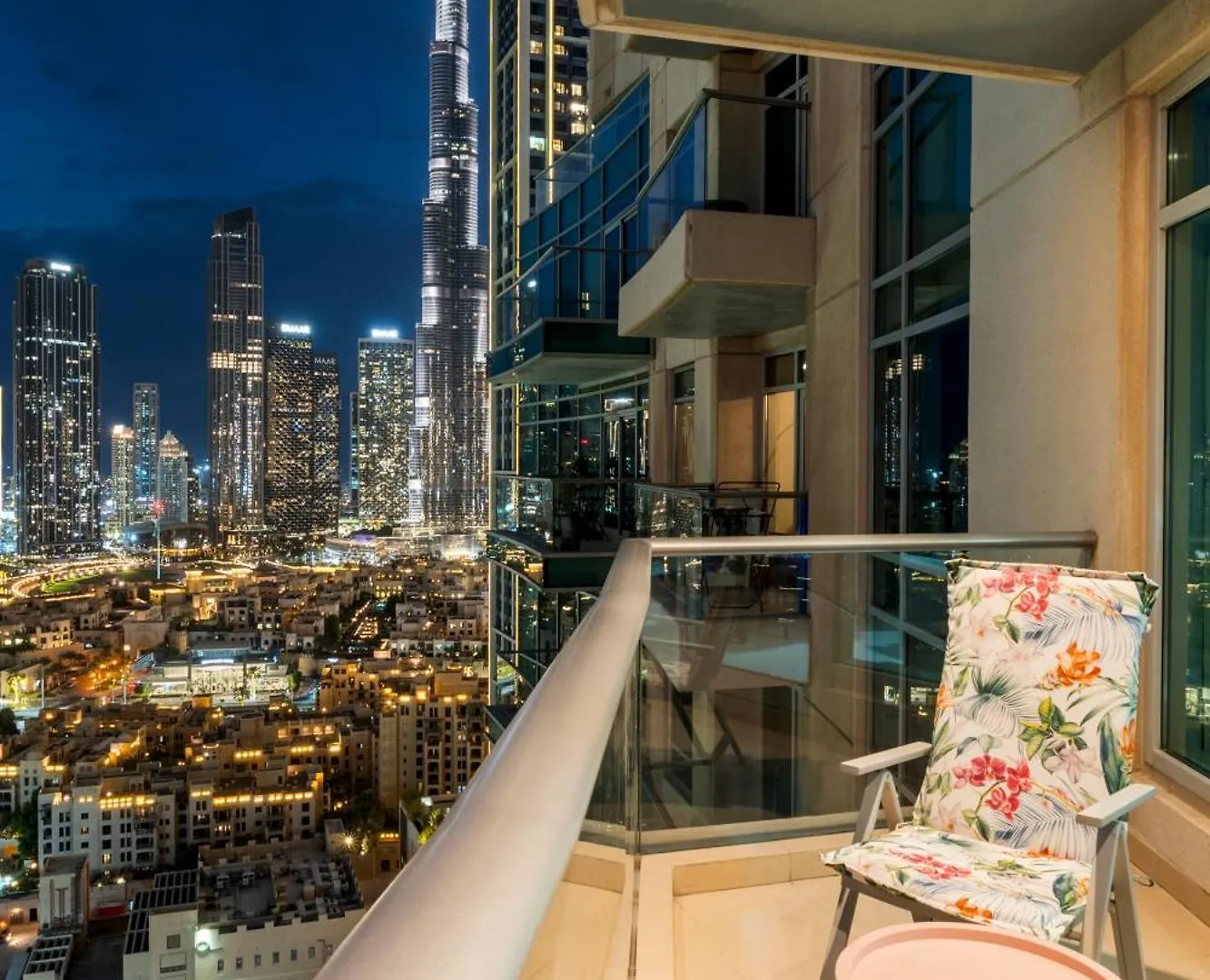 Stylish 1 Bedroom - Burj Khalifa View- 5Mn Walk To Dubai Mall-Apartment In Burj Views Tower Apartment